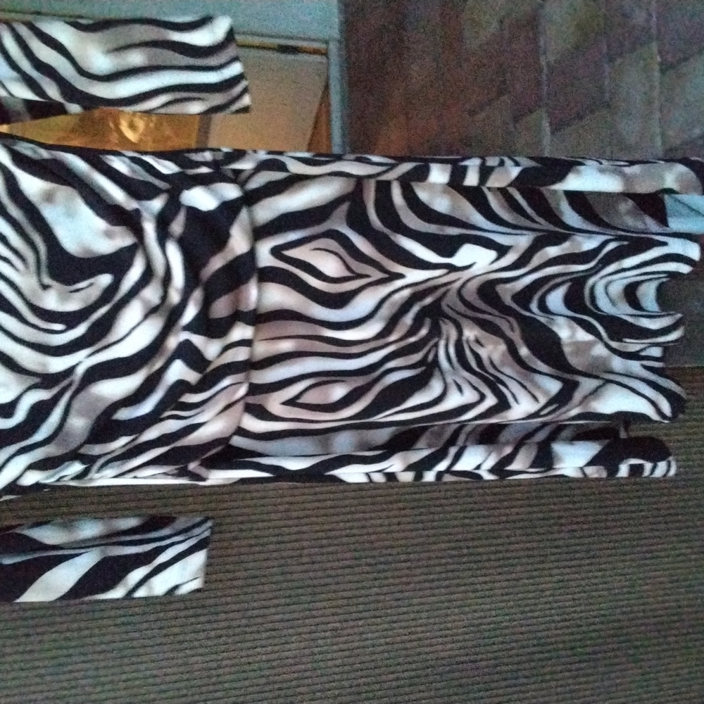 Dress - Picture 3 of 4